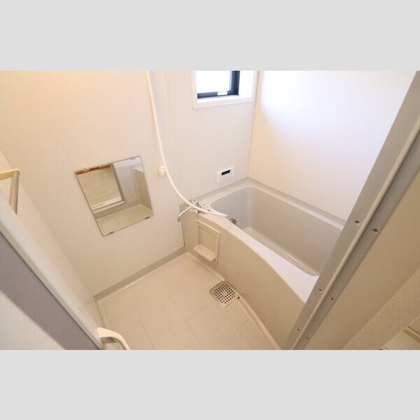 バス (追い焚き給湯式浴室(小窓付))