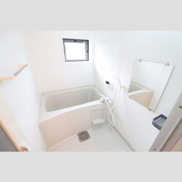 バス (給湯式浴室(小窓付))