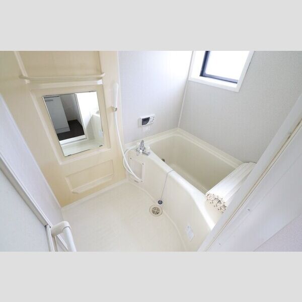 バス (追い焚き給湯式浴室(小窓付))