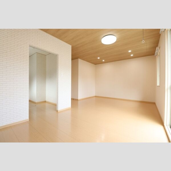 その他 (リビング全景(別角度))