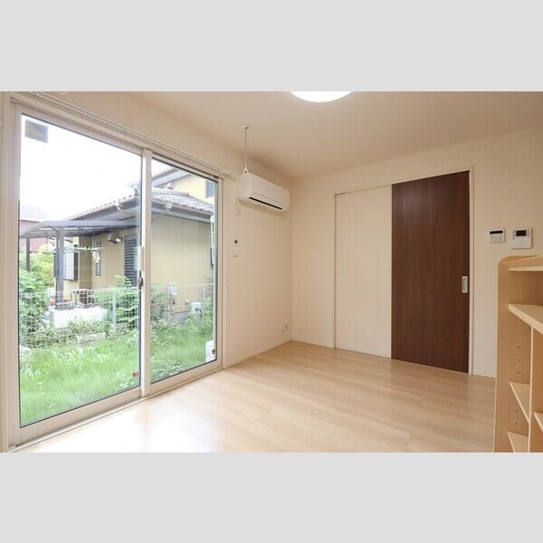 その他 (リビング全景(別角度))