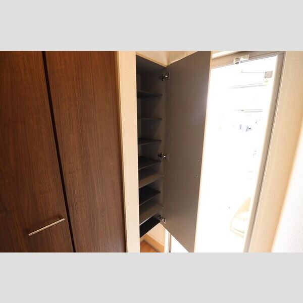 玄関 (トールタイプのシューズボックス)