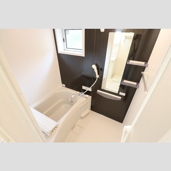 バス (追い焚き給湯式浴室(小窓付))