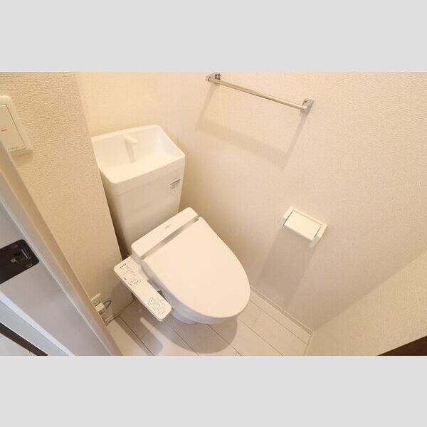 トイレ (温水洗浄暖房便座)