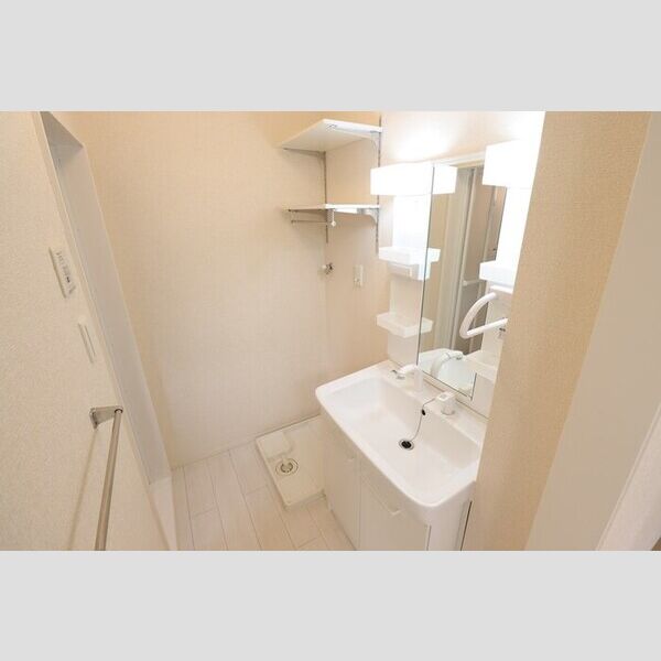 洗面所 (洗髪洗面化粧台)