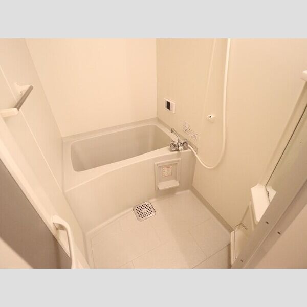 バス (追い焚き給湯式浴室)