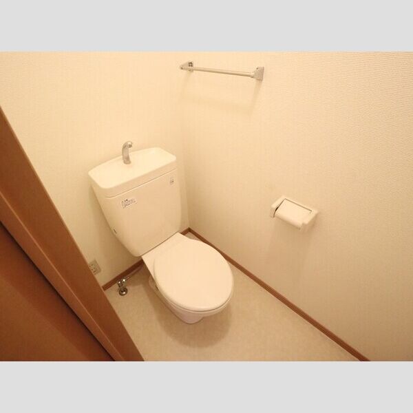 トイレ (トイレ)