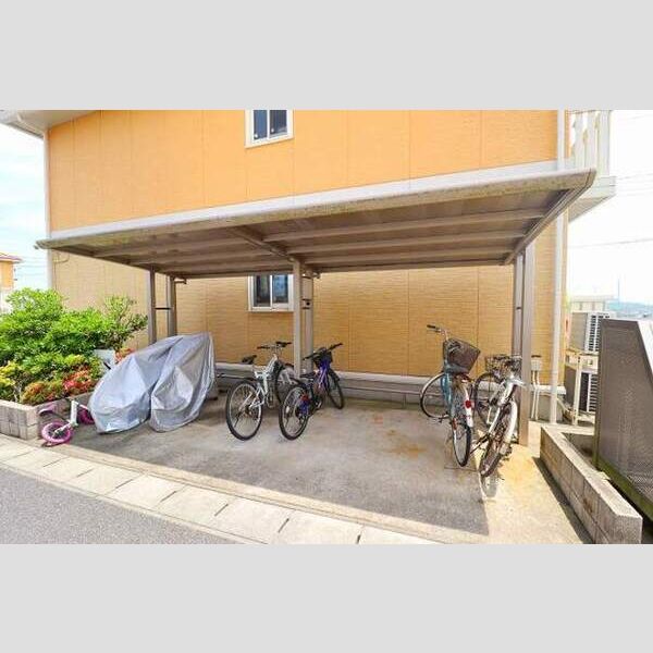 その他 (駐輪場)
