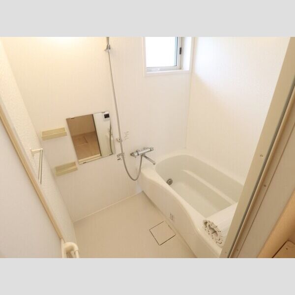 バス (追い焚き給湯式浴室(小窓付))