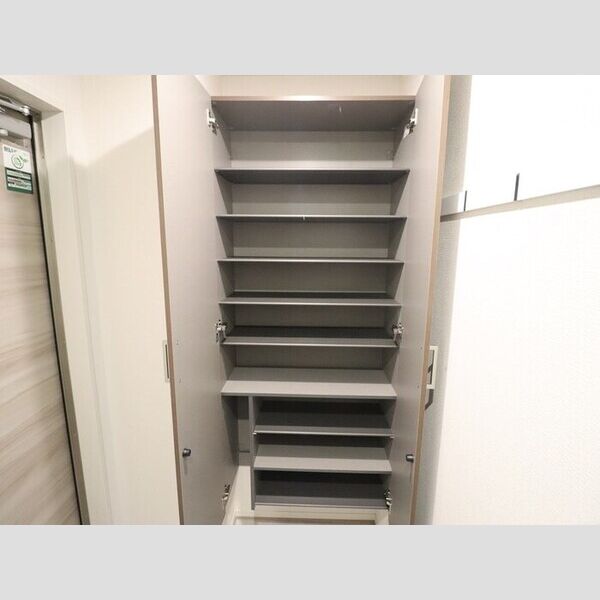 玄関 (トールタイプの姿見付シューズボックス)