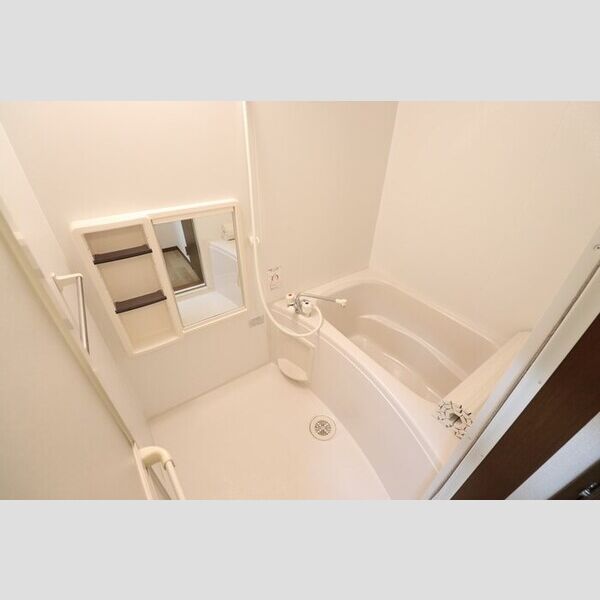 バス (給湯式浴室)