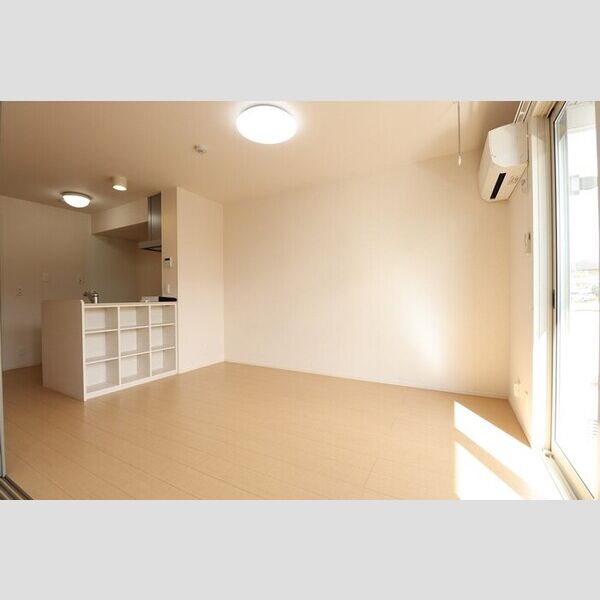 その他 (リビング全景(別角度))