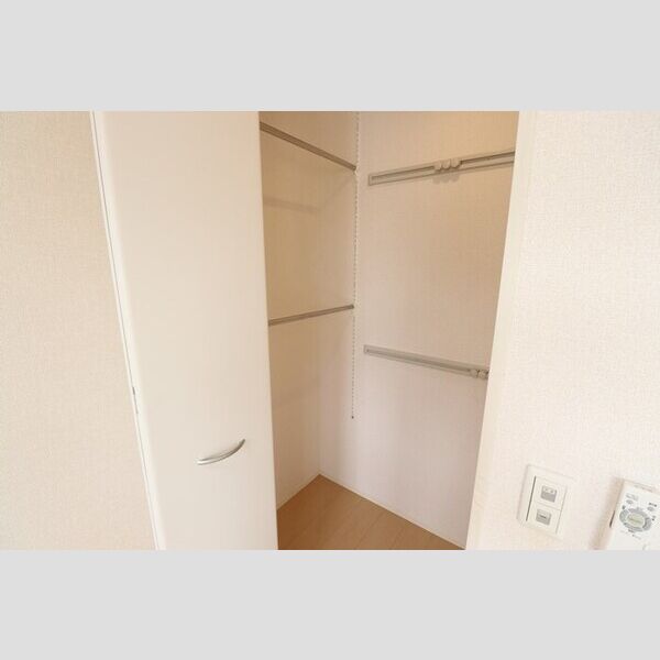 収納 (ワンステップクローゼット)