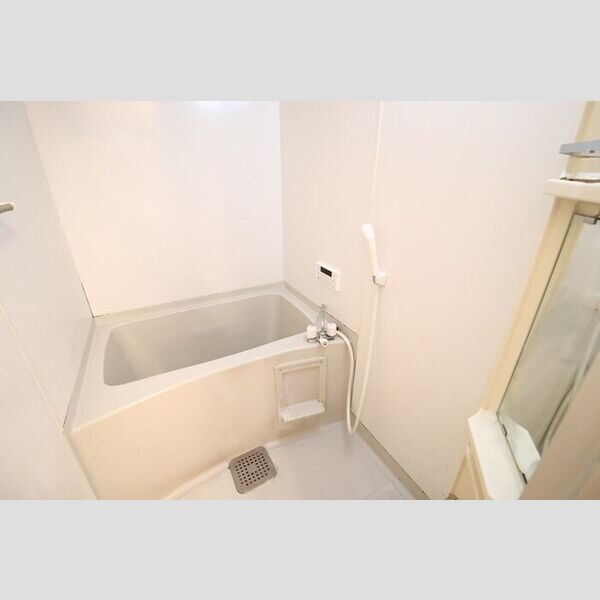 バス (追い焚き給湯式浴室)