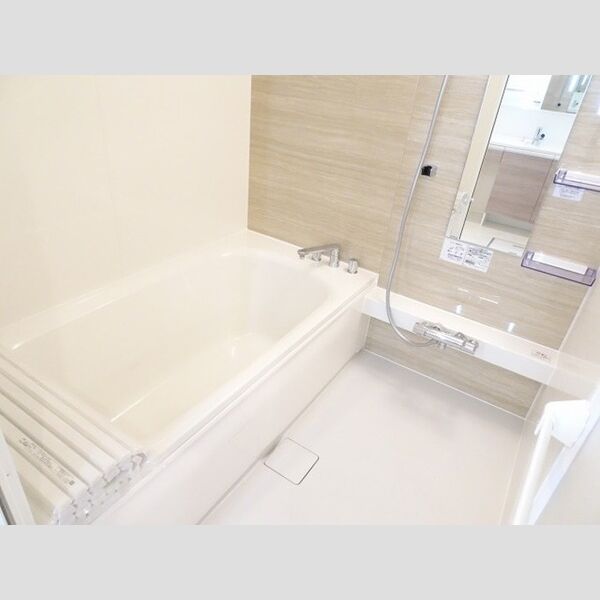 バス (追い焚き給湯式浴室)