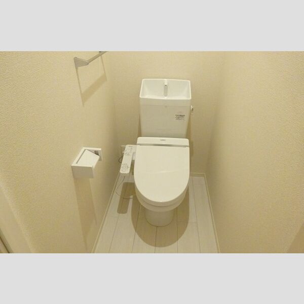 トイレ (温水洗浄暖房便座)