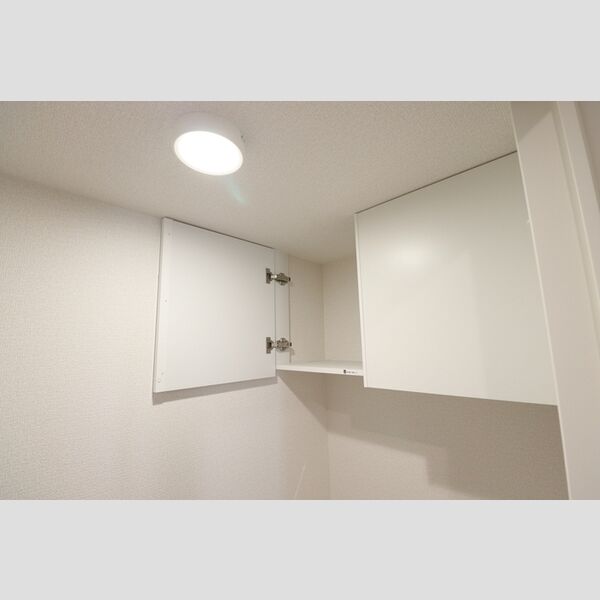 トイレ (トイレ上収納棚)
