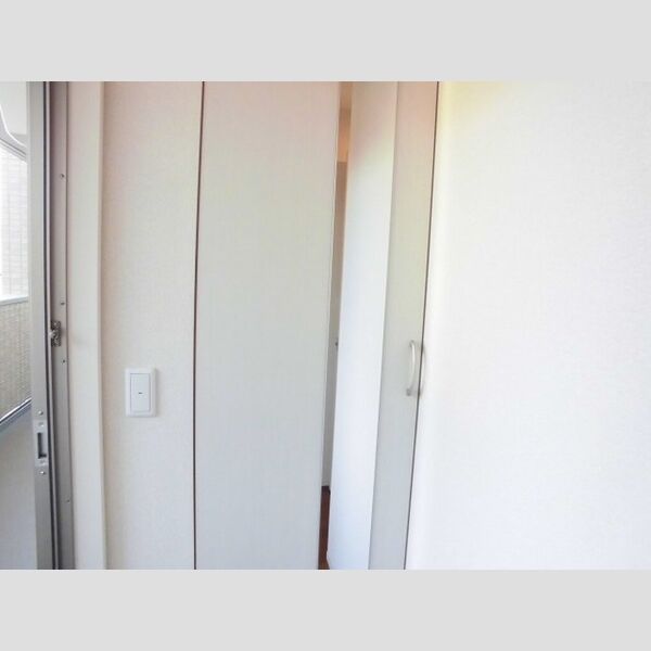 玄関 (姿見付シューズボックス)