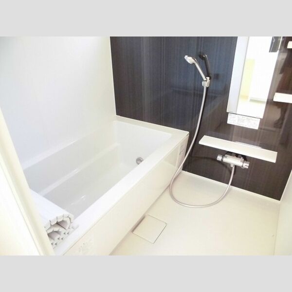 バス (追い焚き給湯式浴室　浴室乾燥機付)