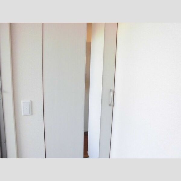 玄関 (姿見付シューズボックス)