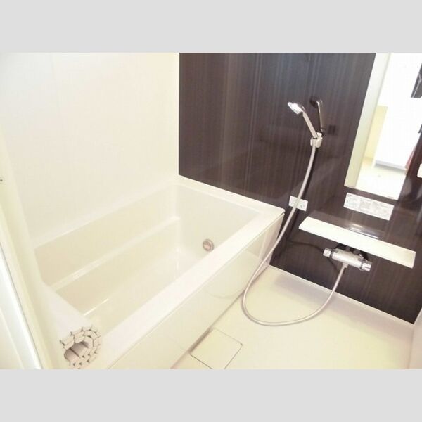 バス (追い焚き給湯式浴室　浴室乾燥機付)