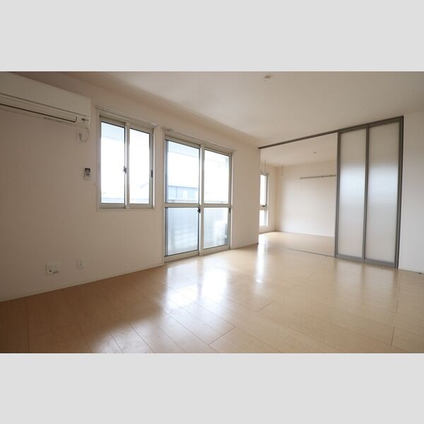 その他 (リビング全景(別角度))