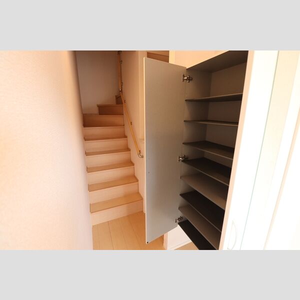 玄関 (トールタイプの姿見付シューズボックス)