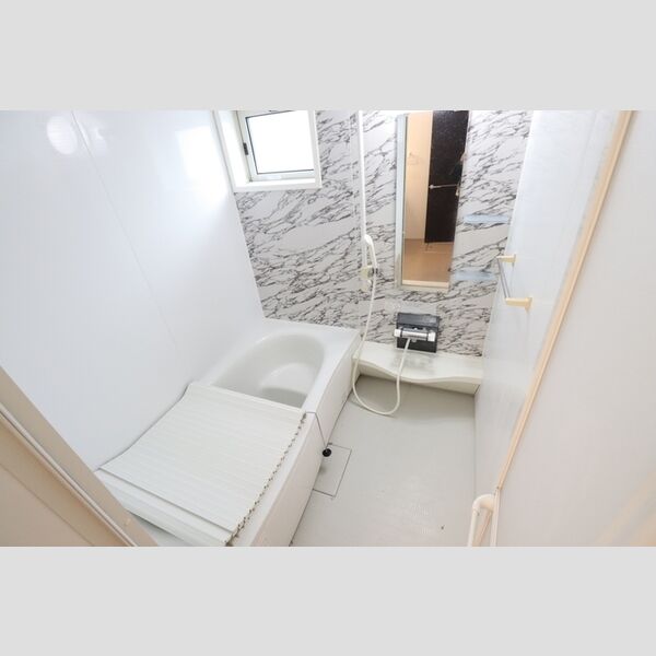 バス (追い焚き給湯式浴室(小窓付))