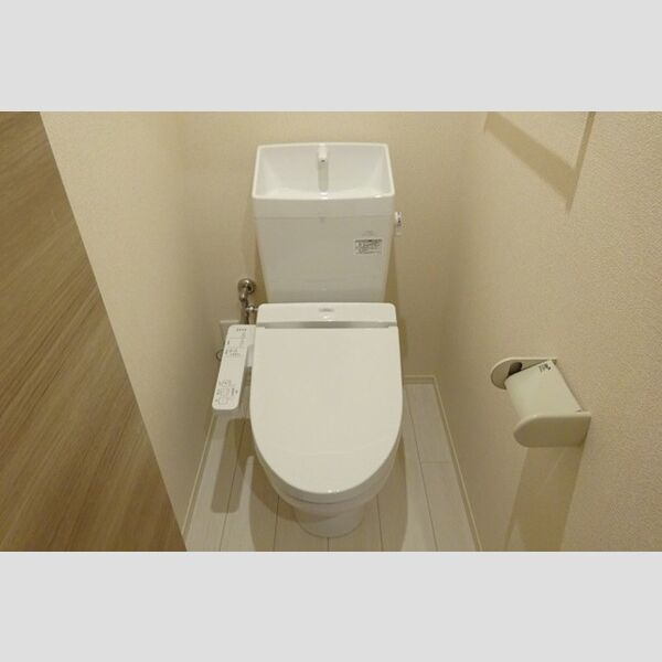 トイレ (温水洗浄暖房便座)