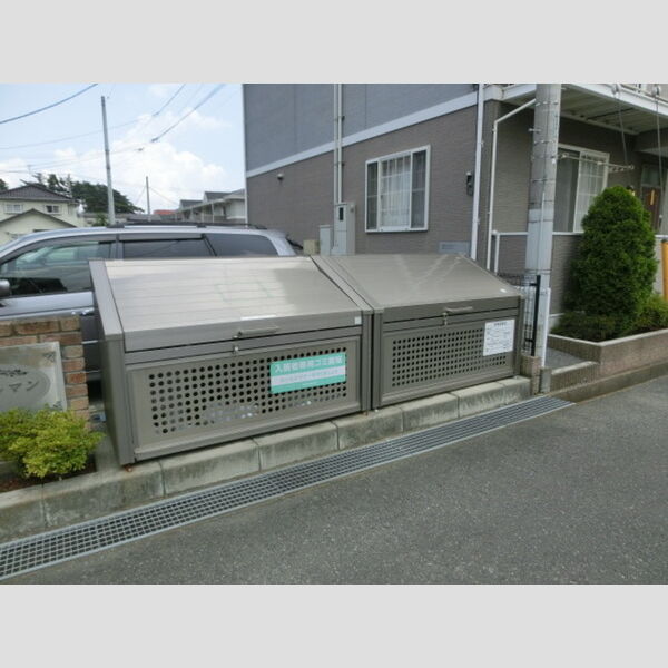 現地周辺 (ゴミストッカー)