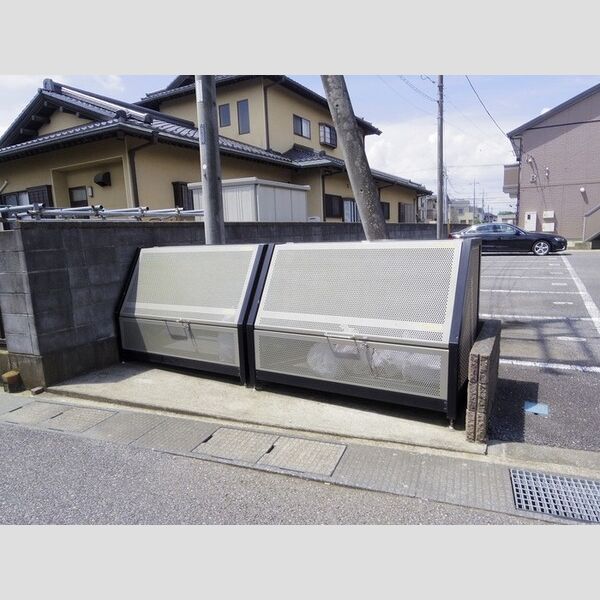 現地周辺 (ゴミストッカー)