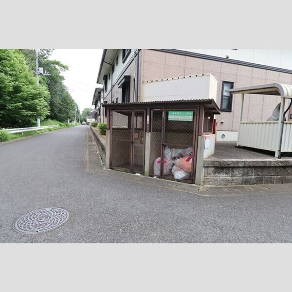 現地周辺 (ゴミ集積所)