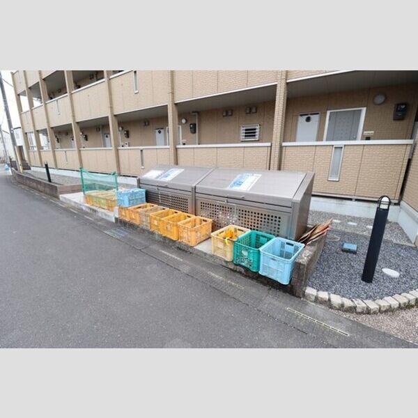 現地周辺 (ゴミ置場)