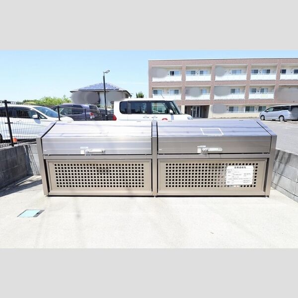 現地周辺 (ゴミストッカー)