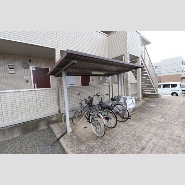 現地周辺 (駐輪場)