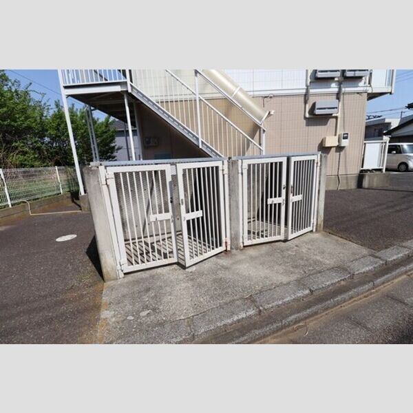 現地周辺 (ゴミストッカー)