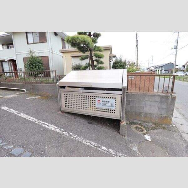 現地周辺 (ゴミストッカー)