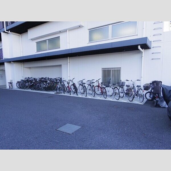 現地周辺 (駐輪場)