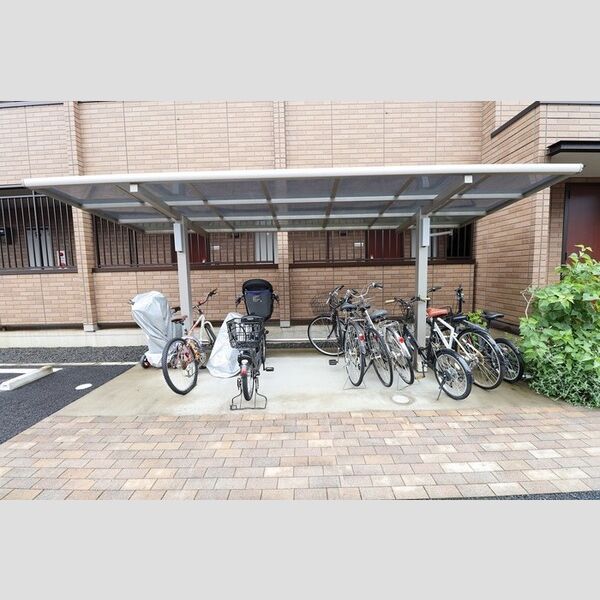 現地周辺 (駐輪場)