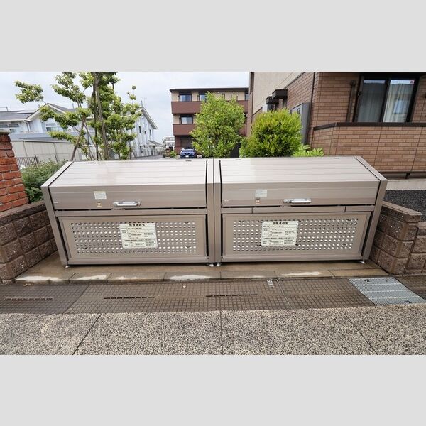 現地周辺 (ゴミストッカー)