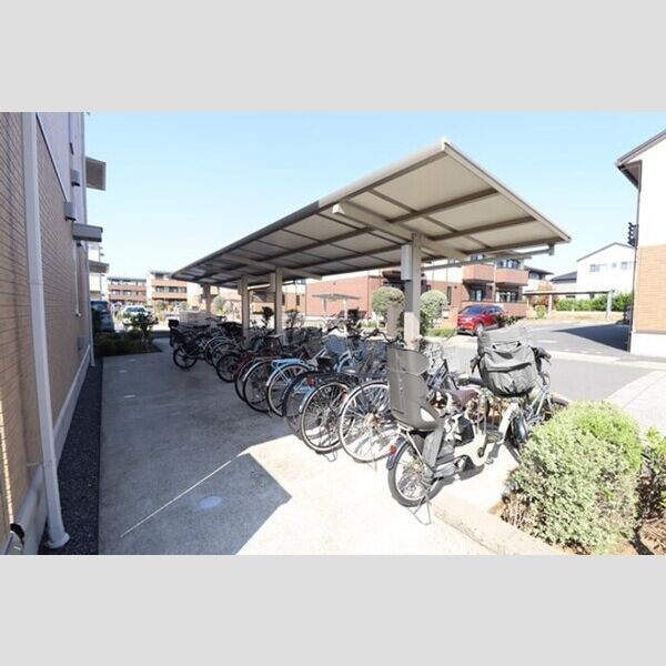 現地周辺 (駐輪場)