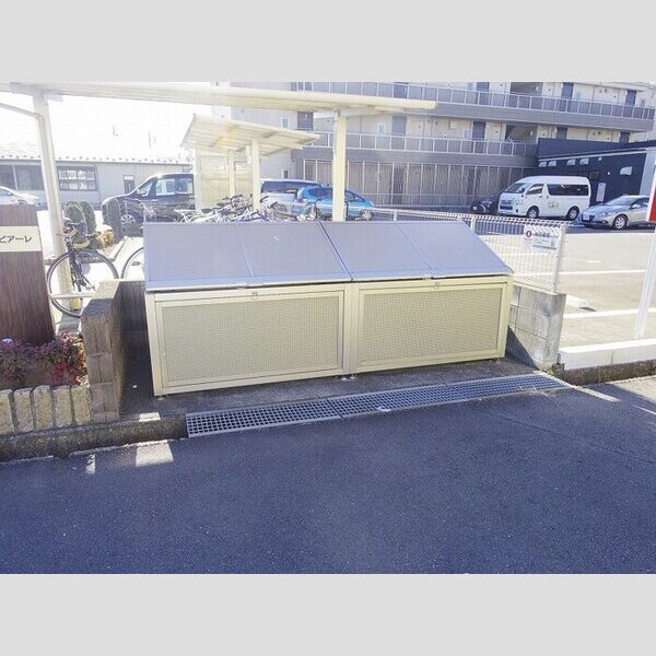 現地周辺 (ゴミストッカー)