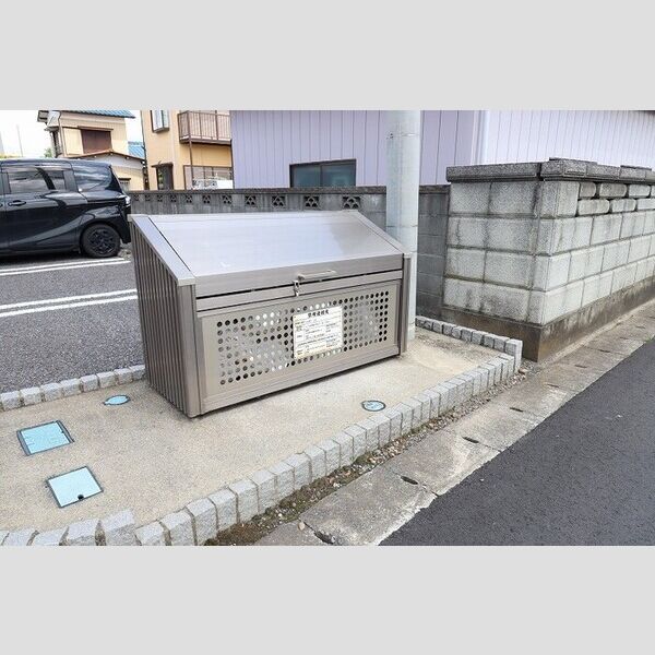 現地周辺 (ゴミストッカー)