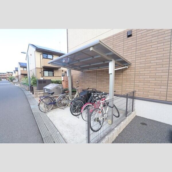 現地周辺 (駐輪場)