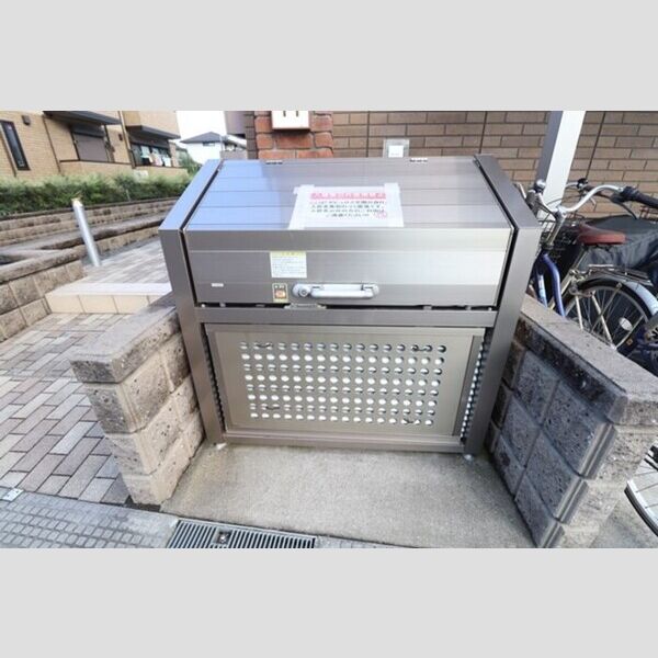 現地周辺 (ゴミストッカー)