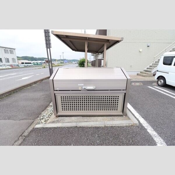 現地周辺 (ゴミストッカー)