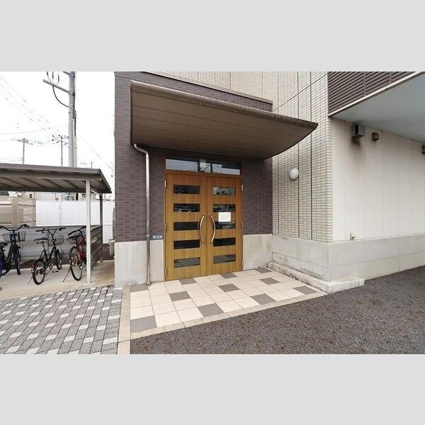 エントランス (エントランス)