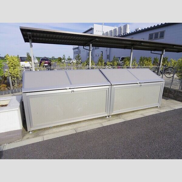 現地周辺 (ゴミストッカー)