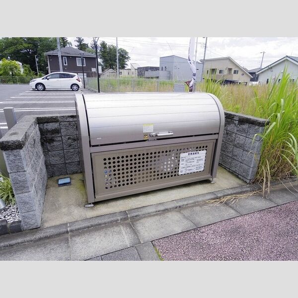 現地周辺 (ゴミストッカー)