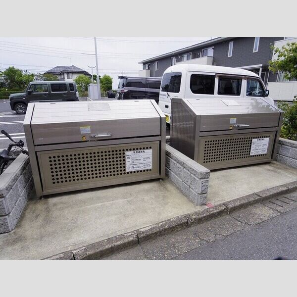 現地周辺 (ゴミストッカー)